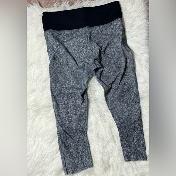 Lululemon run the day 7/8 tight fractal starlight black cropped - Picture 3 of 5